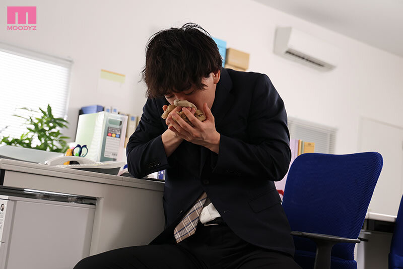 僕の性癖に刺さる美脚女上司のノーパン直穿きパンスト挑発に負け上から目線で痴女られ20発射精し絶賛ドはまり中 月野江すい 1枚目